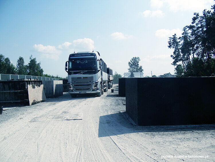 Transport szamb betonowych  w Żychlinie